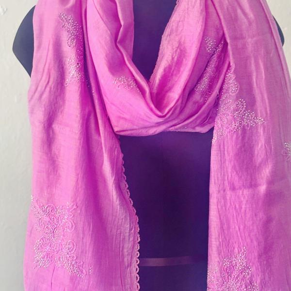 Women's stylish lengthy embroidered duppatta