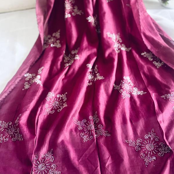 Women's stylish lengthy embroidered duppatta