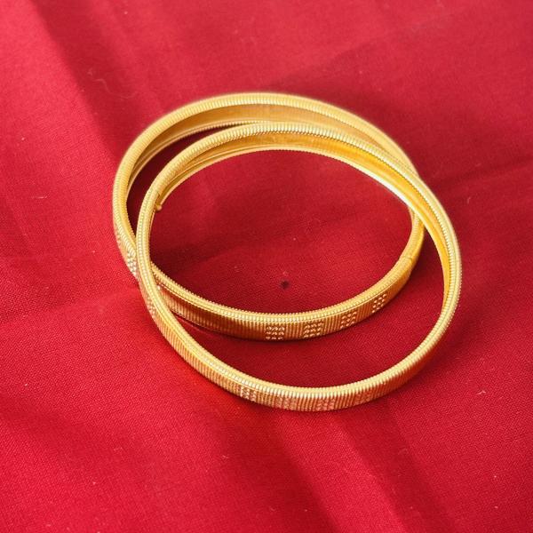 Gold plated textured classic bangle for women