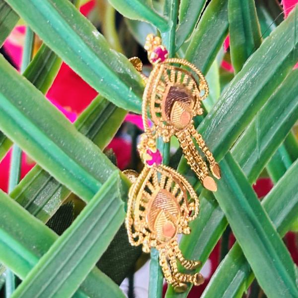 Gold plated heart shaped filigree design earring with redstone