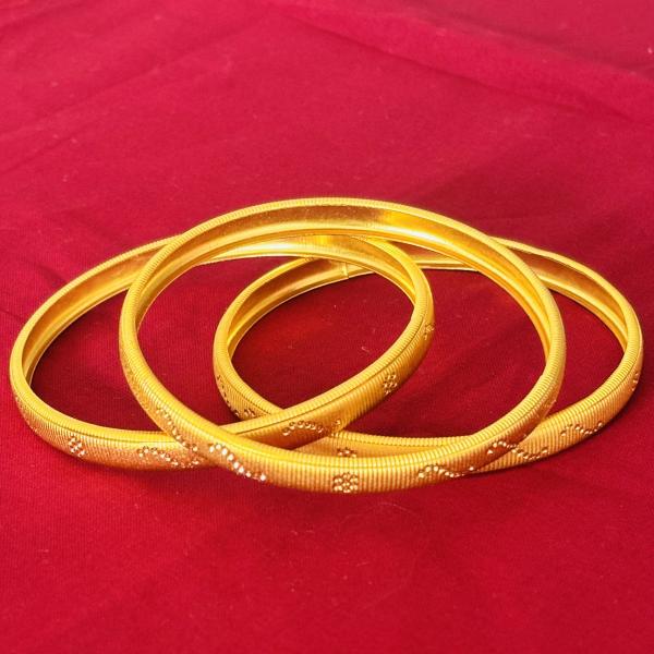 Gold plated textured classic bangle for women